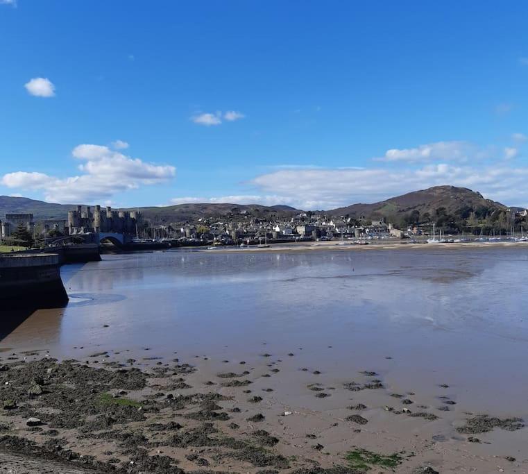 Charming Mid Terrace Cottage Conwy Exteriör bild